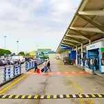 Center בית הארחה